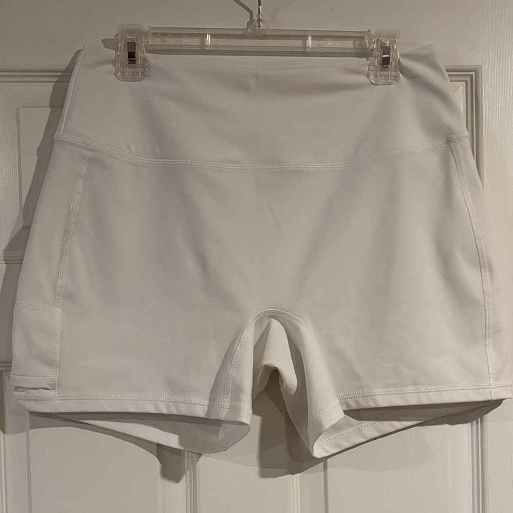 Peter Millar Women's Athletic‎ White Shorts size XL